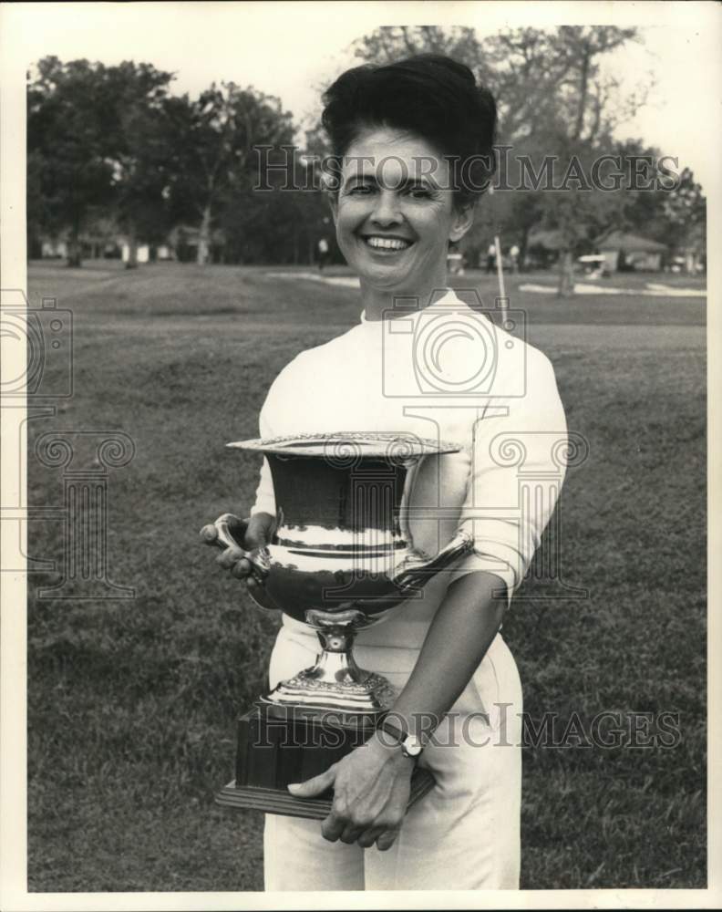 1968 Press Photo Golf winner Mrs. Mildred Strate at Colonial Club - noc66548 - Historic Images