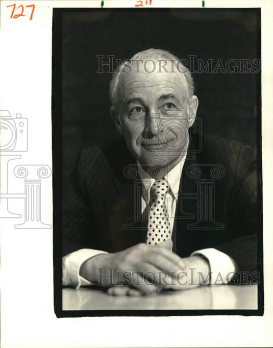 1986 Kurt Steiner at the Chamber of Commerce Building - Historic Images