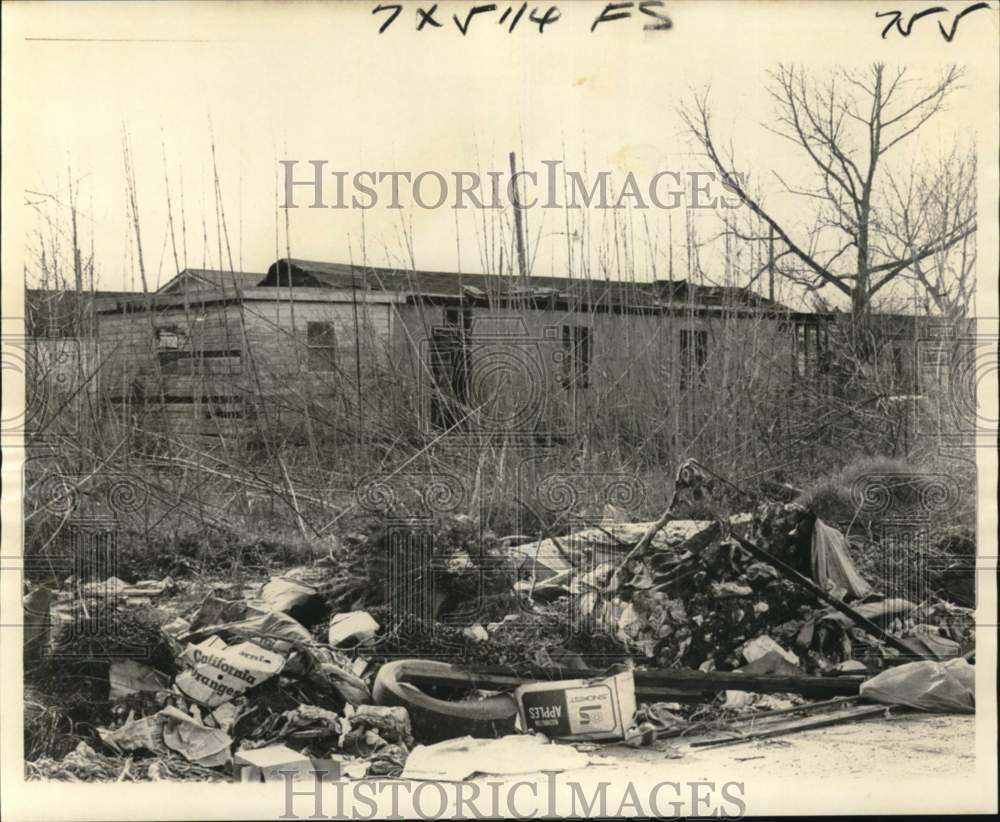 1976 The ramshackle house in the slums housing in New Orleans - Historic Images