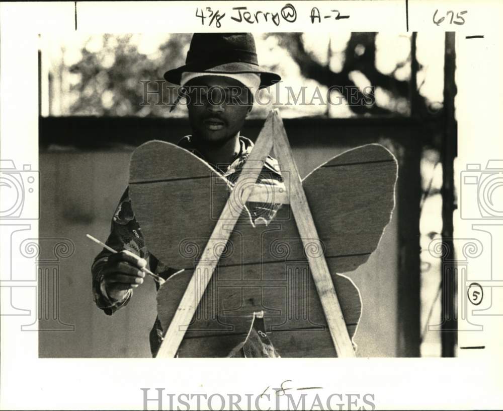 1979 Jerry Stovall working on a butterfly painting on his porch - Historic Images