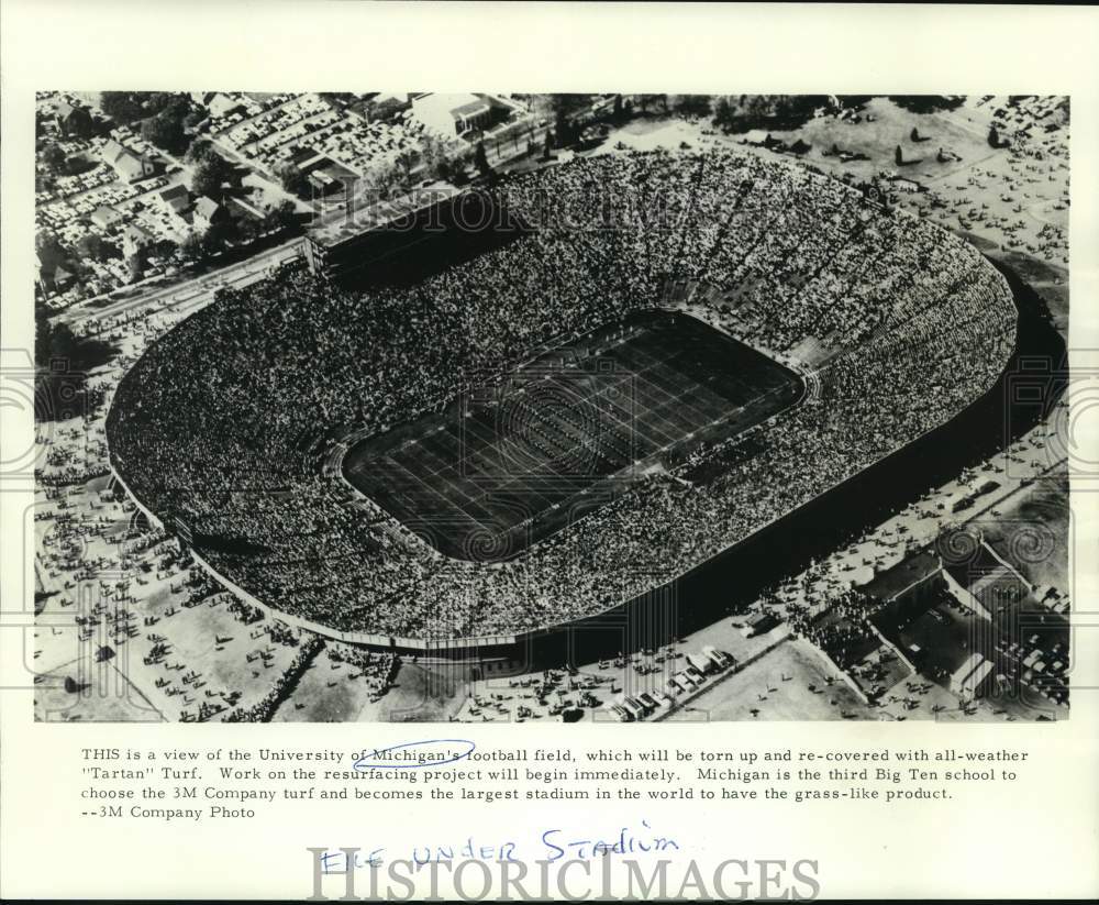 1969 Press Photo University of Michigan&#39;s football field- Resurfaced with Turf - Historic Images