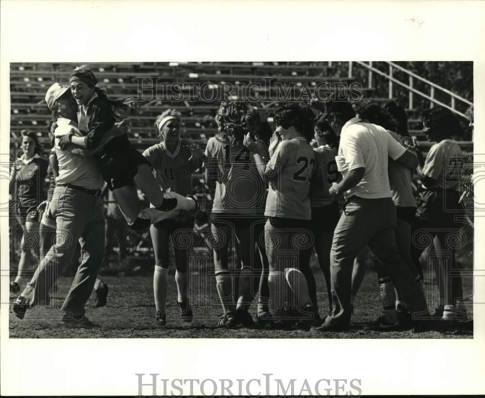 1984 Press Photo Soccer - North Shores girls soccer team at Pan Am Stadium - Historic Images