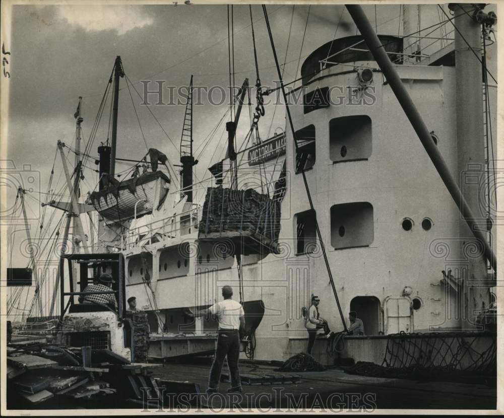 1965 Japan&#39;s Victoria Maru takes on cargo at Julia Street Wharf - Historic Images