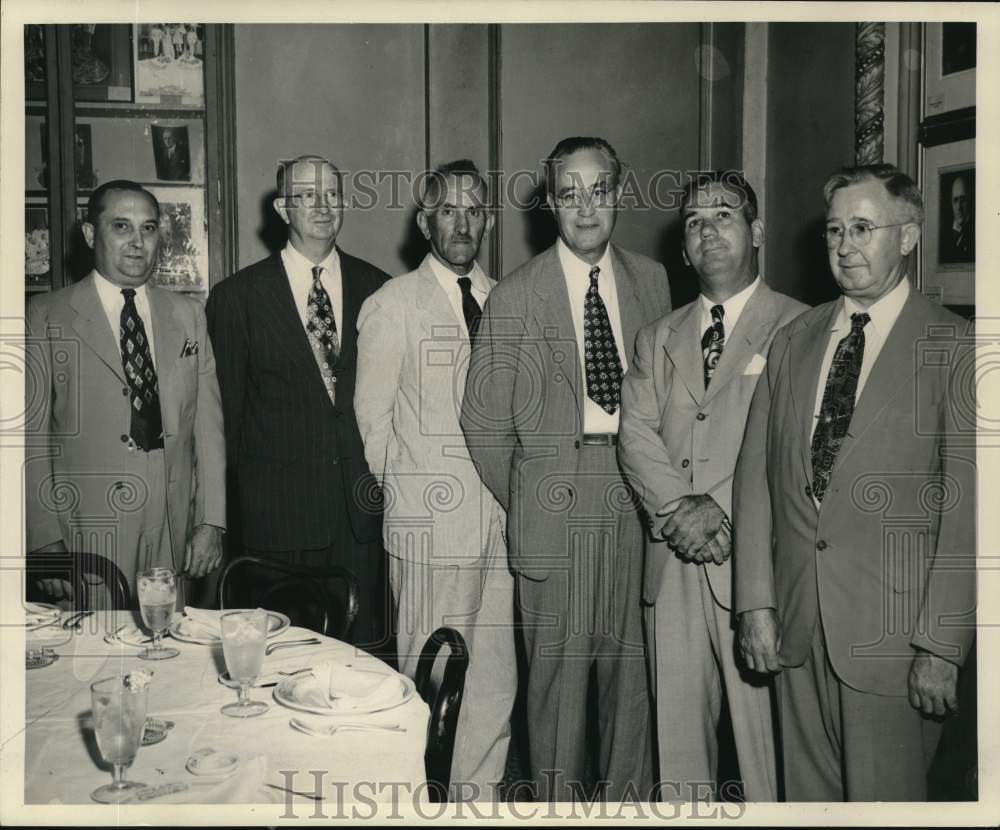 1949 Press Photo Shell Oil honored employees with 25 or more years at luncheon - Historic Images