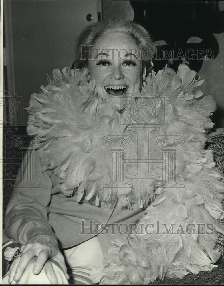 1975 Comedienne Phyllis Diller interviewed in New Orleans. - Historic Images