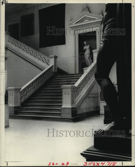 1949 Press Photo Monumental Greet stairway in Delgado Museum dominates main room - Historic Images