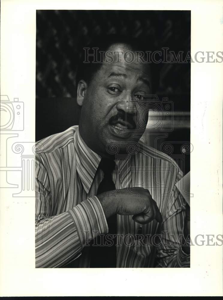 1985 Police Chief Warren G. Woodfork during interview - Historic Images