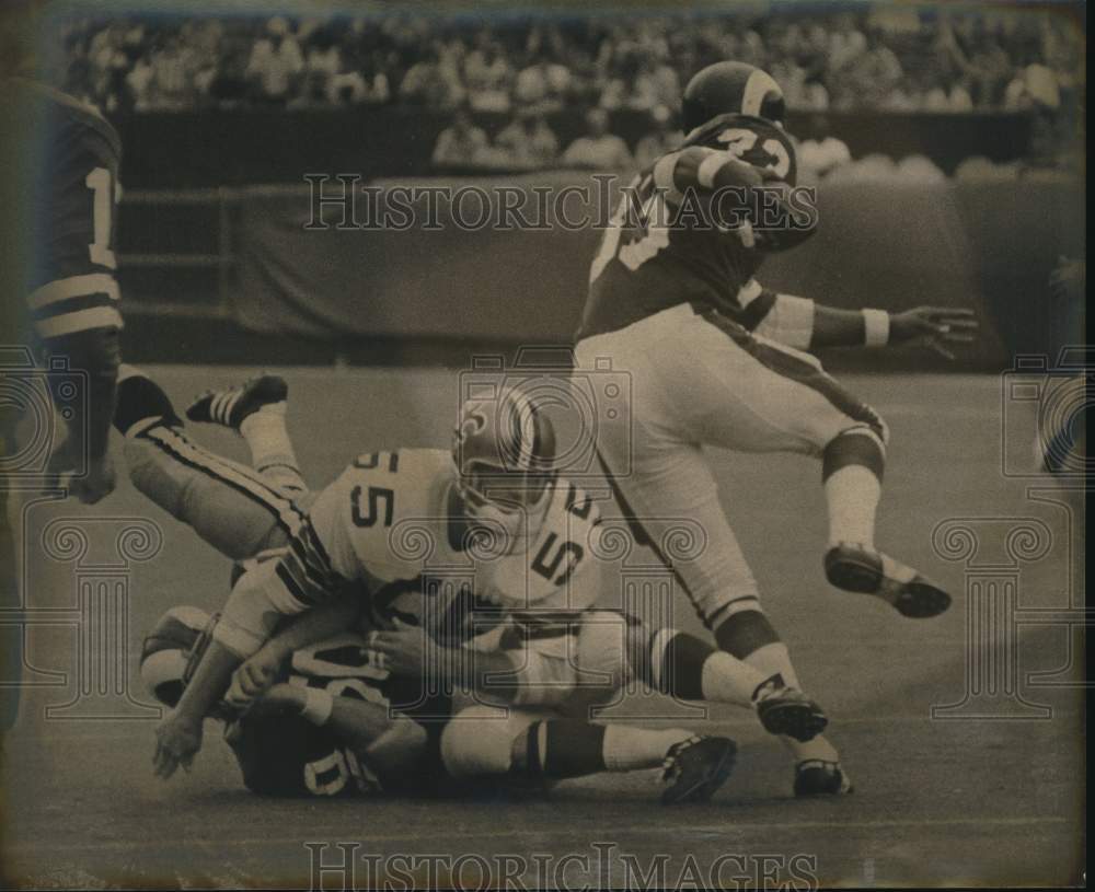1971 Press Photo Jim Flanigan Of The Saints Football Team Tackles Ram 1971-press-photo-jim-flanigan-of-the-saints-football-team-tackles-ram