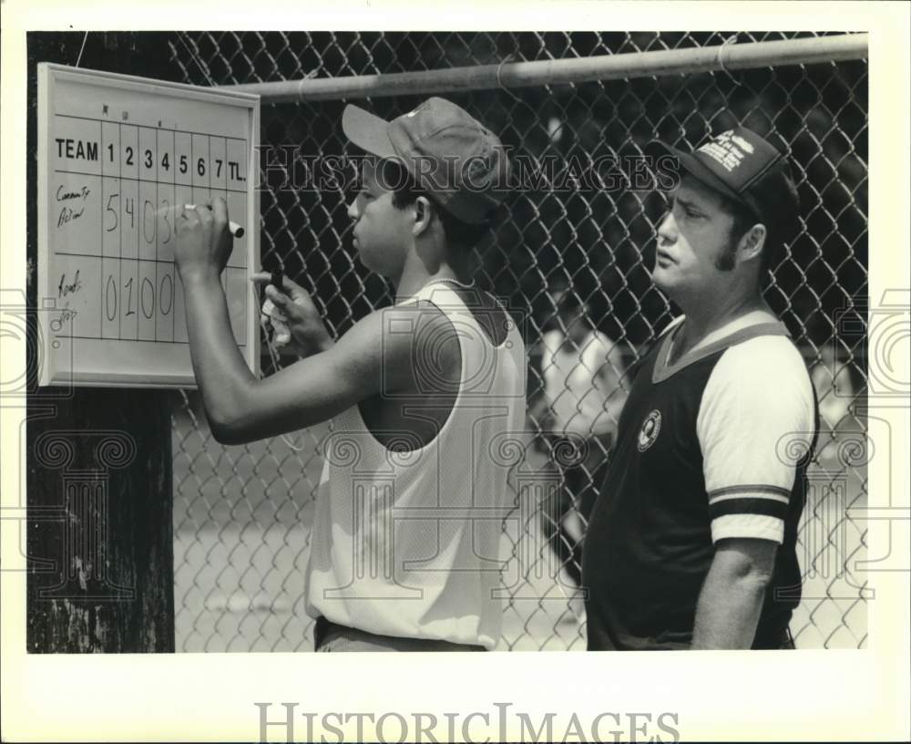 1989 Press Photo Community Action versus Parish Road Maintenance- Softball Game - Historic Images