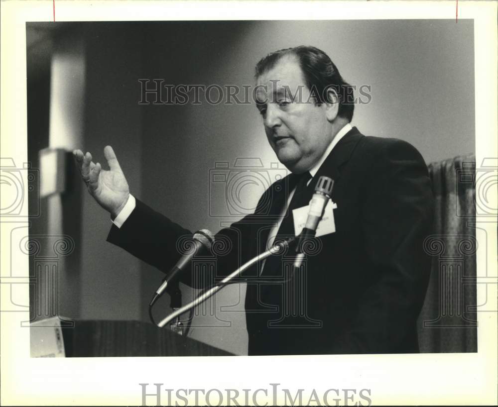 1990 Press Photo Detley Staecker, General Manager of Deutsche Bank, New York - Historic Images