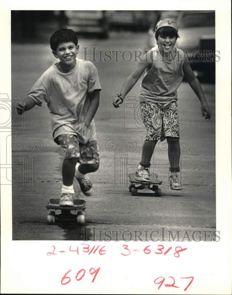 1988 Press Photo Richie Schmidt &amp; Bobby Rodriguez skateboard on Dauterative St. - Historic Images