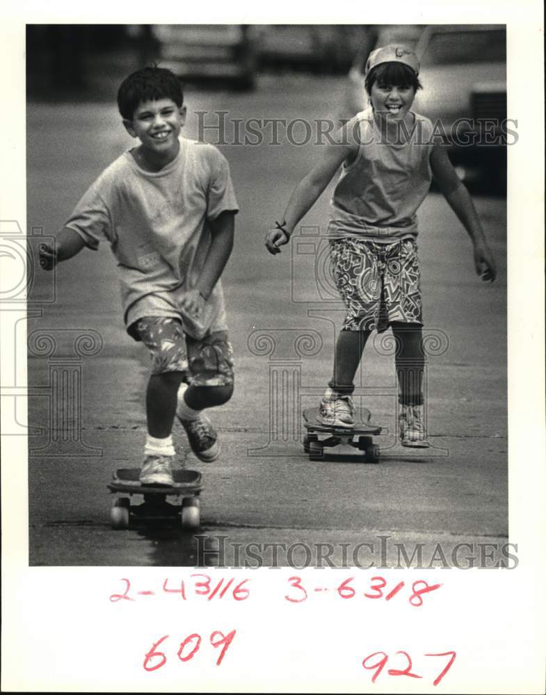 1988 Press Photo Richie Schmidt & Bobby Rodriguez skateboard on Dauterative St. - Historic Images