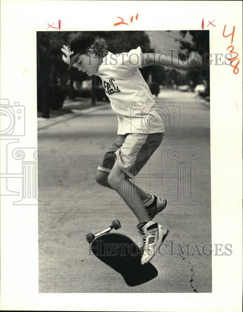 1988 Press Photo Chad Lilley does an Ollie Flip on his skateboard - noc69775 - Historic Images