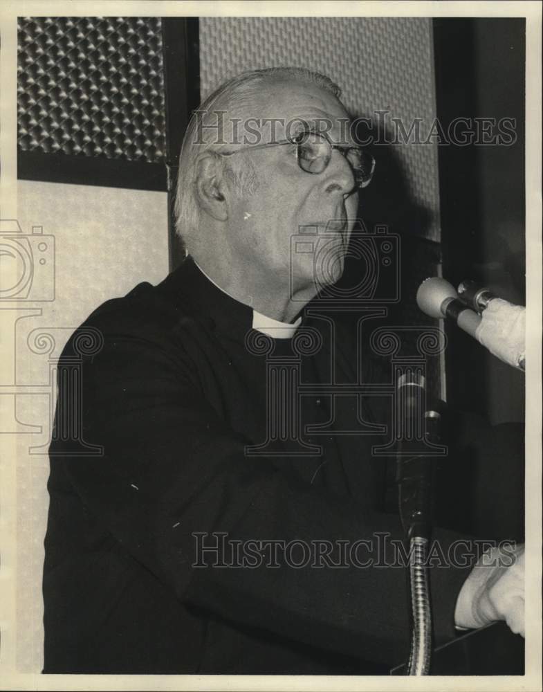 1971 Lord Donald Soper, speaker at Methodist meeting at Roosevelt - Historic Images