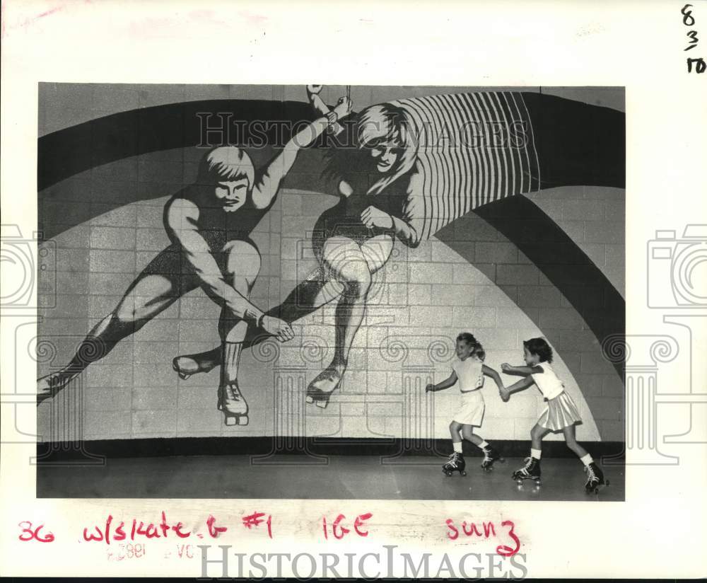 1985 Press Photo Kristen Smith &amp; Elizabeth Butler at Skate Country, Clearview - Historic Images