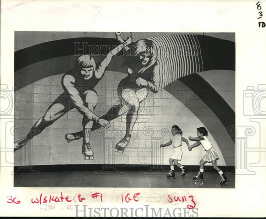 1985 Press Photo Kristen Smith & Elizabeth Butler at Skate Country, Clearview - Historic Images