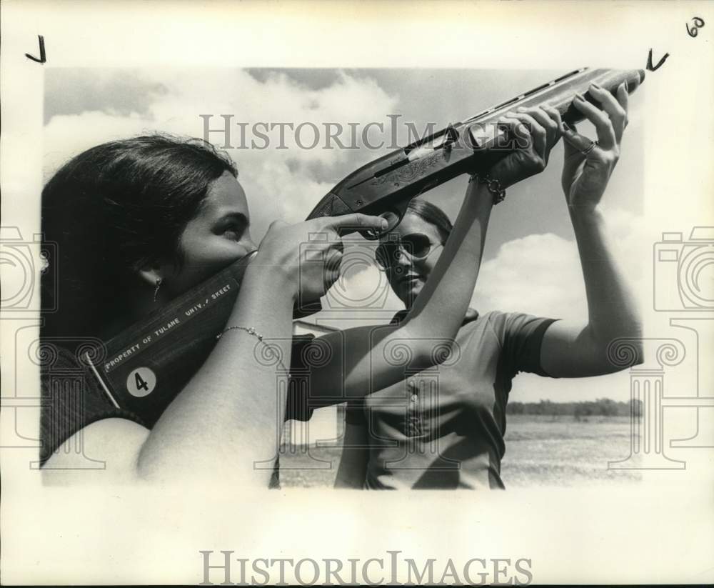 1974 Press Photo Michelle Flora helps Ann Talbot- during Skeet Shooting Class- Historic Images