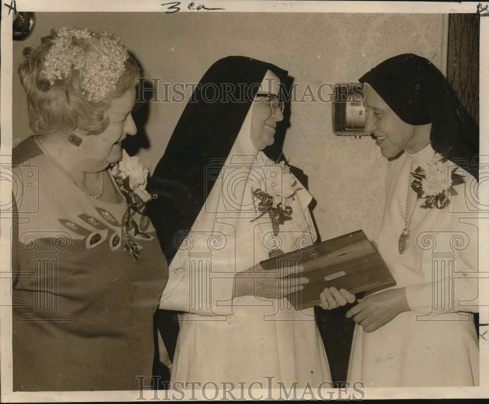 1971 Sister Mary St. Joan, Mother Mary and Mrs. J.M. Farrell confer - Historic Images