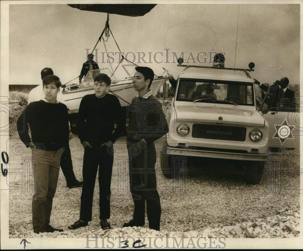 1969 Metairie Teenagers investigated by Jefferson Parish Sheriff - Historic Images