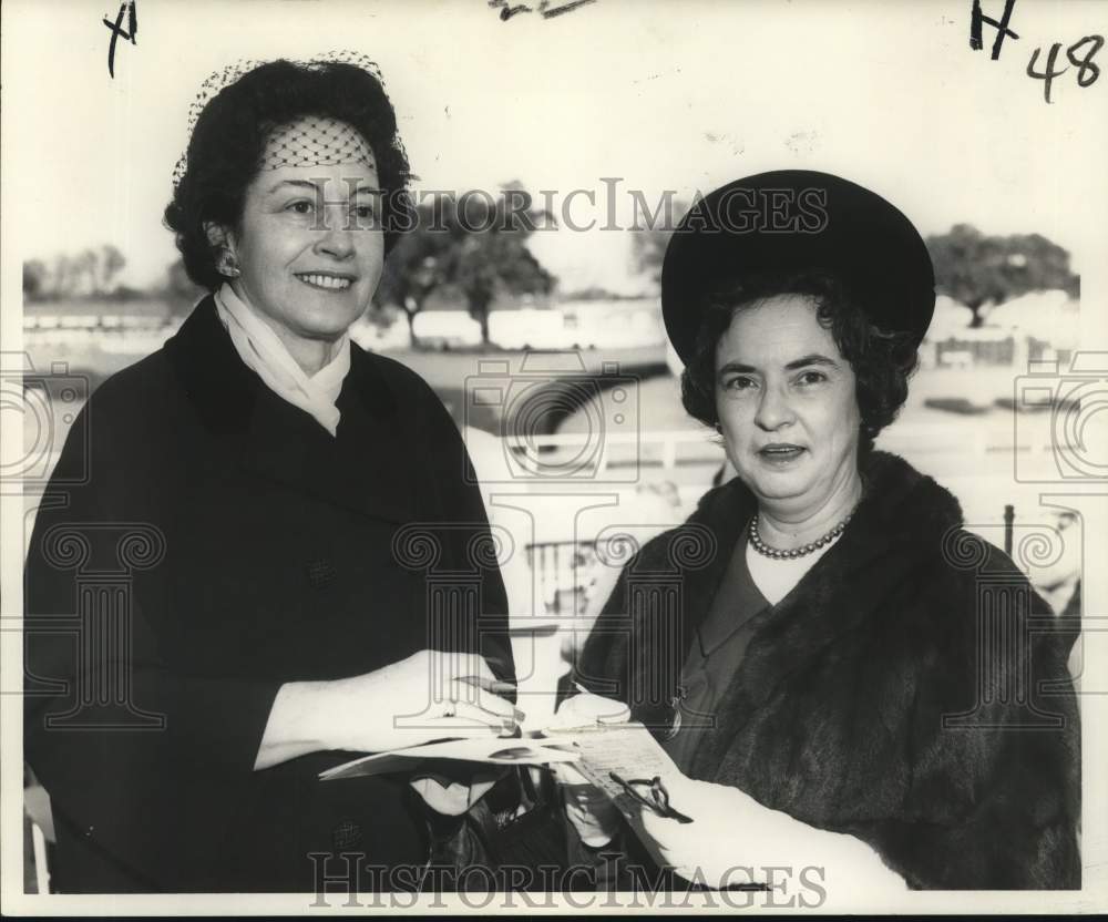 1962 Press Photo Mrs. Howard A.K. Perrillat &amp; Mrs. Henri Villere at Fairgrounds - Historic Images