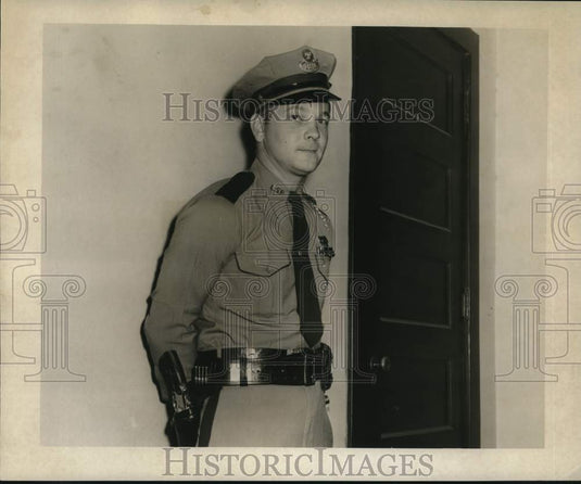 1957 Press Photo Trooper Donald K. Villarbuia discovered Mrs. Tilotta's body- Historic Images