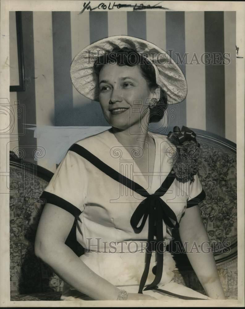 1960 Mrs. Walter Vinsant, hospital auxiliary president - Historic Images