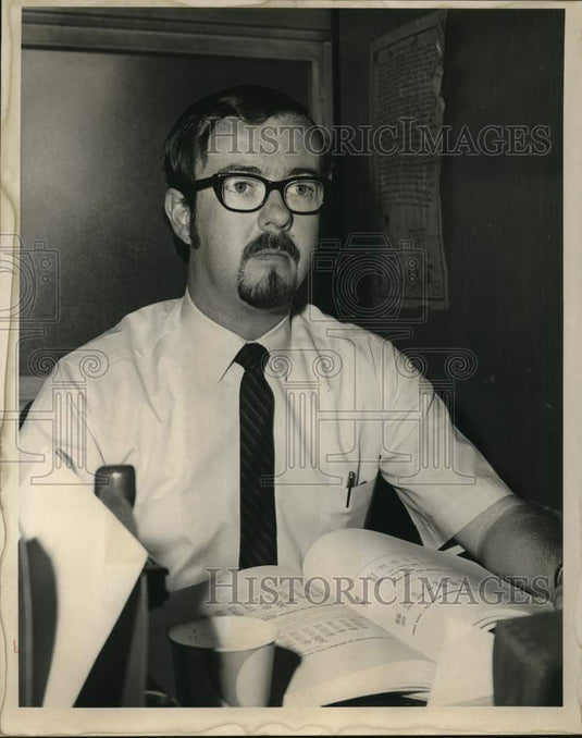 1970 Ecologist Ross Vincent - Historic Images