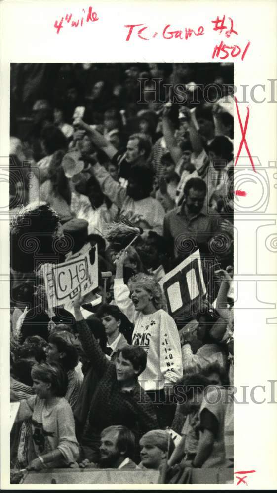 1987 Press Photo Hundreds of fans at the Covington versus Shaw at Superdome- Historic Images