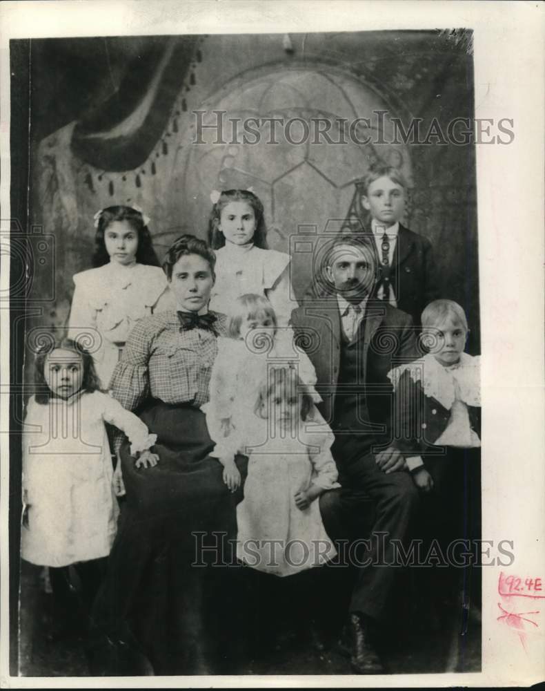 1967 Mr. &amp; Mrs. Odilon Landry with their children taken early 1900s - Historic Images