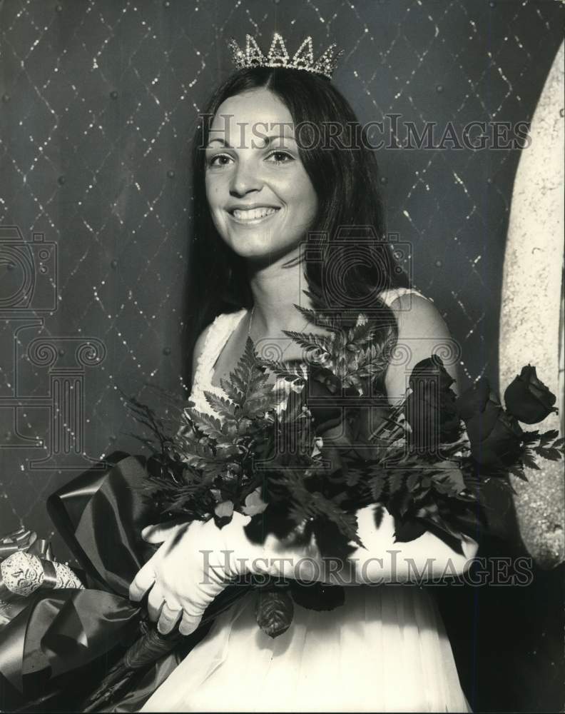 1971 Jeanne Vige, daughter of Mr. &amp; Mrs. J. Olden Vige of Opelousos - Historic Images