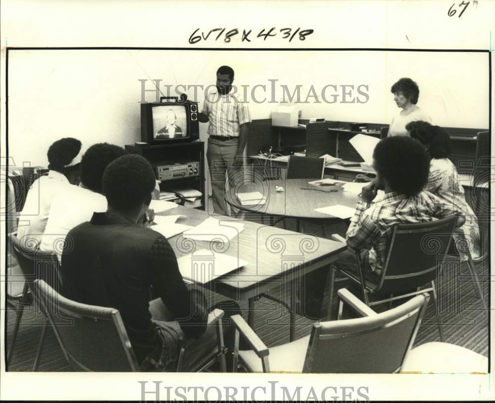 1980 Instructor Yasmin Muhaimin at Urban League Street Academy - Historic Images