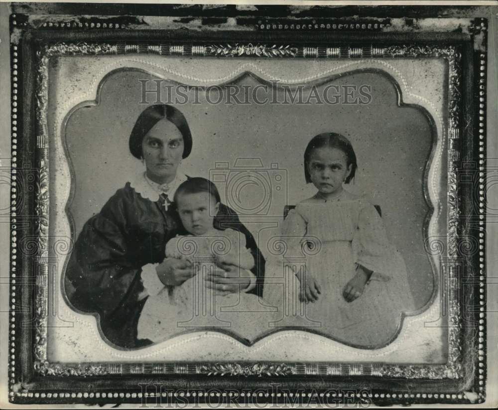 1860 Mrs. Vicnair with daughters Eva and Justilla portrait - Historic Images