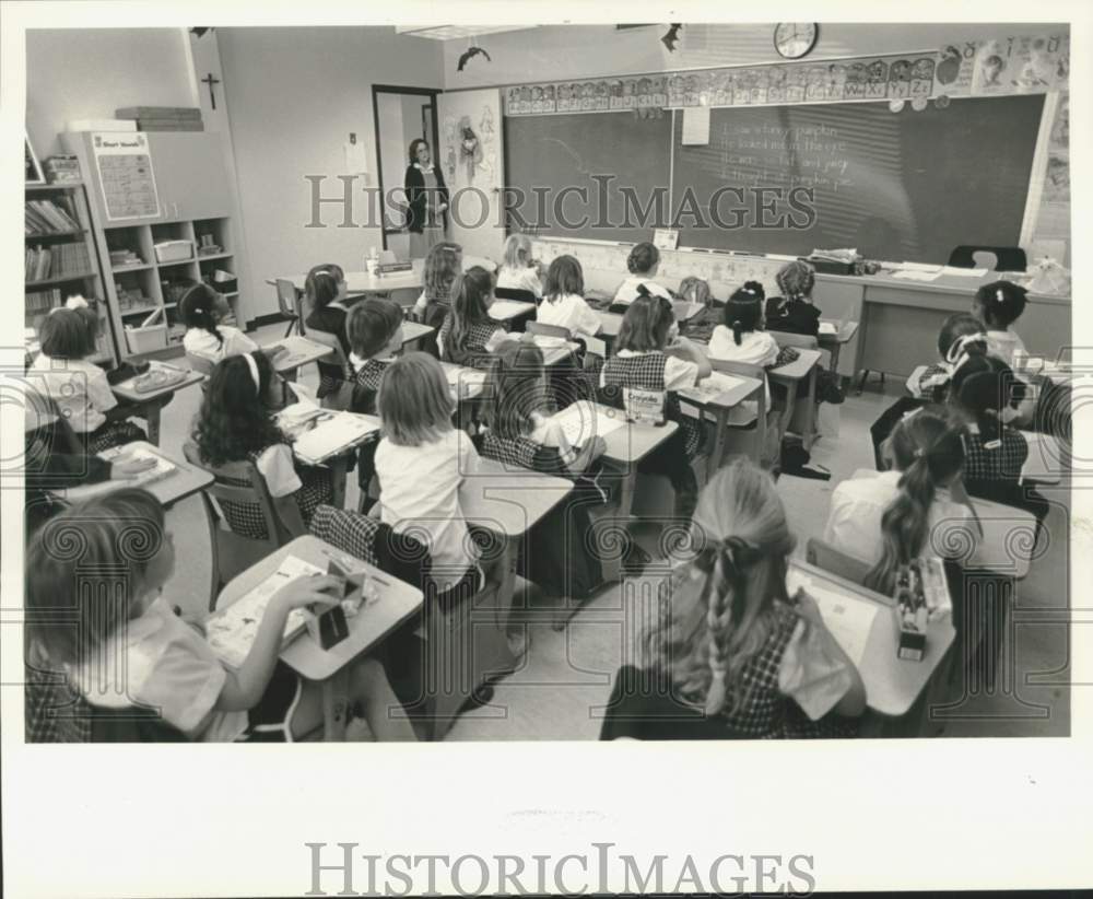 1986 Press Photo Interior of old laundry now  classroom at Ursuline Academy - Historic Images