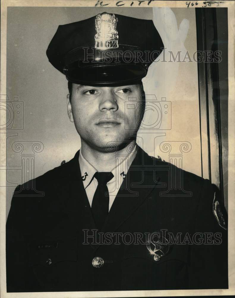 1970 Ptn. Gary Vadell fired at robbers at National American Bank-Historic Images