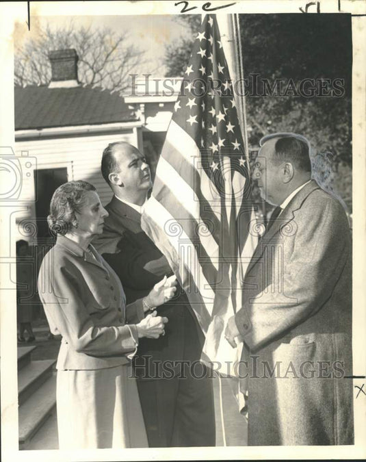 1963 American flag presented to Uptown Grammar School-Historic Images