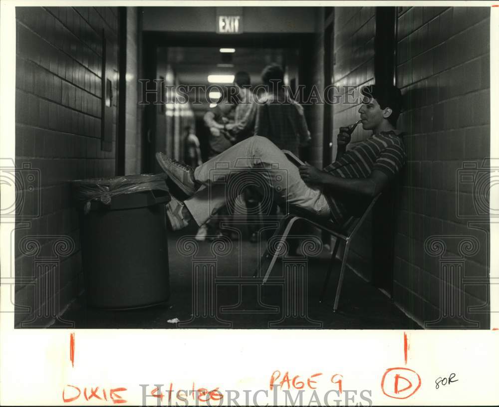 1986 Mike Grosse, dorm&#39;s resident assistant, relaxes with a book-Historic Images