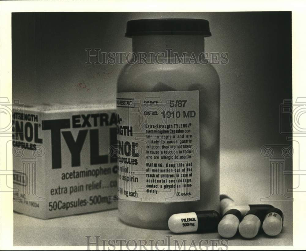 1982 Tylenol medicine capsules - Historic Images