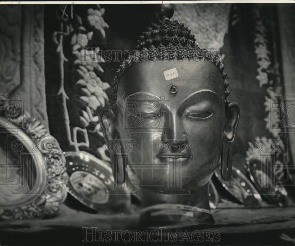 1974 Oriental bronze Buddha head used as prop in &quot;Blood and Sand&quot; - Historic Images