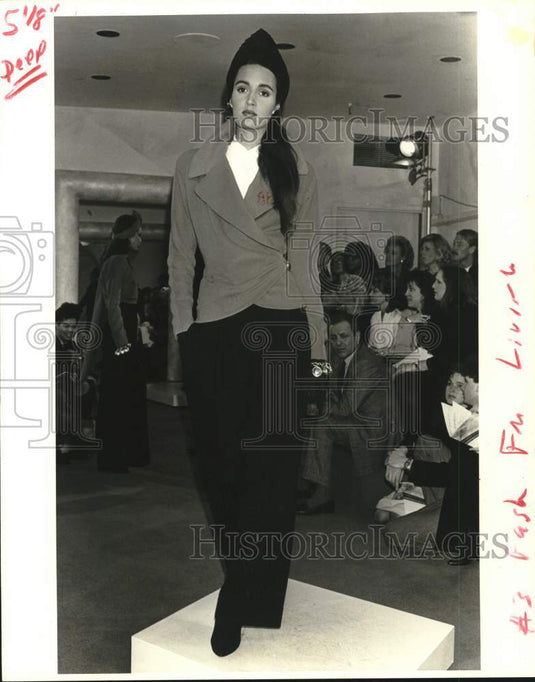 1988 Press Photo A model in wrap jacket and pleated trousers by Donna Karan - Historic Images