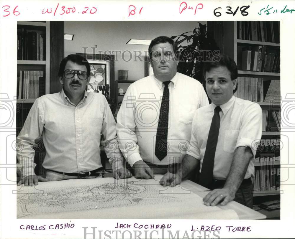 1987 Press Photo L. Azeo Torre and  fellow landscape architects of Audubon Zoo - Historic Images