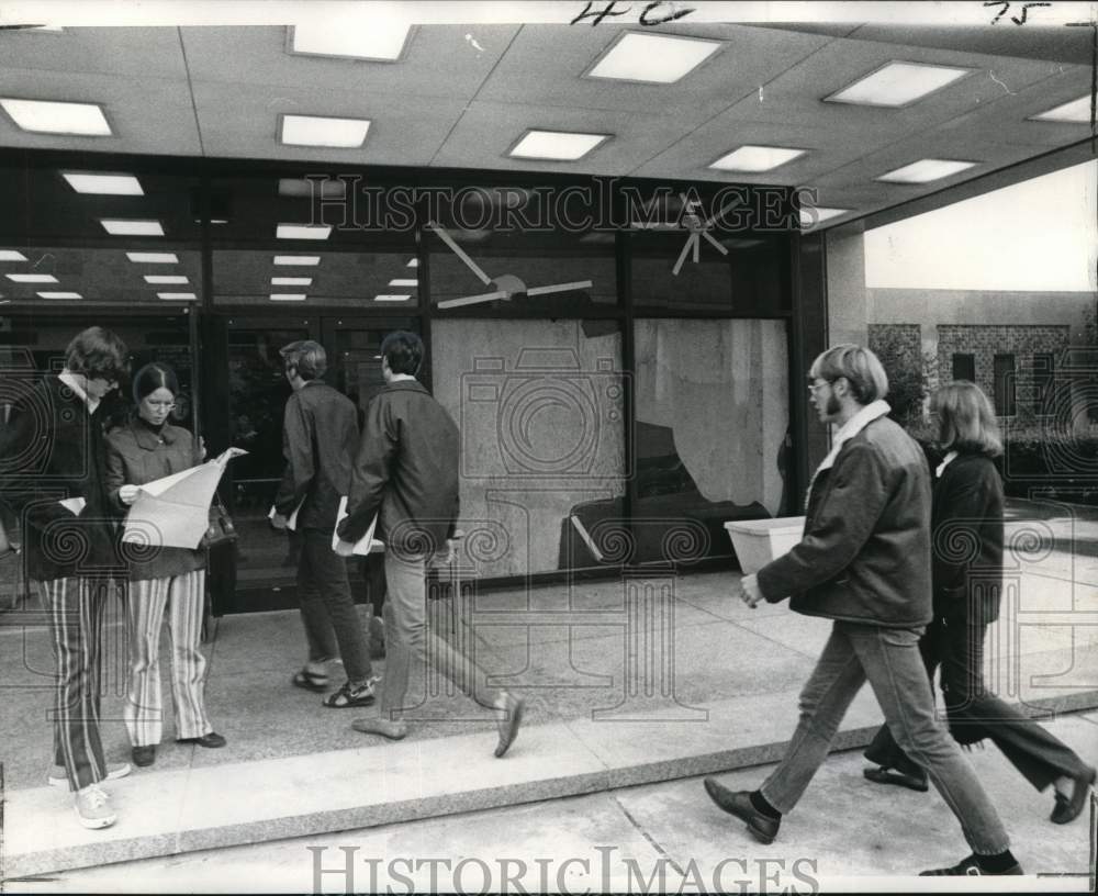 1970 University of Wisconsin glass panels broken due to student riot - Historic Images