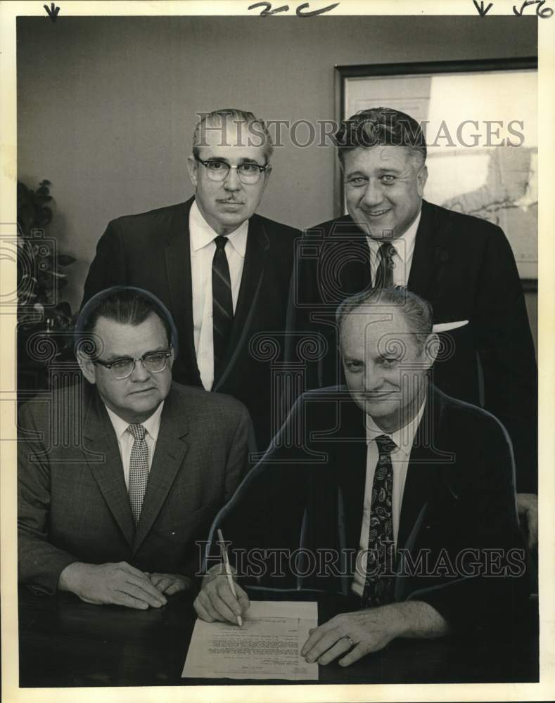 1968 Delegates sign papers for Beth Israel synagogue new complex - Historic Images