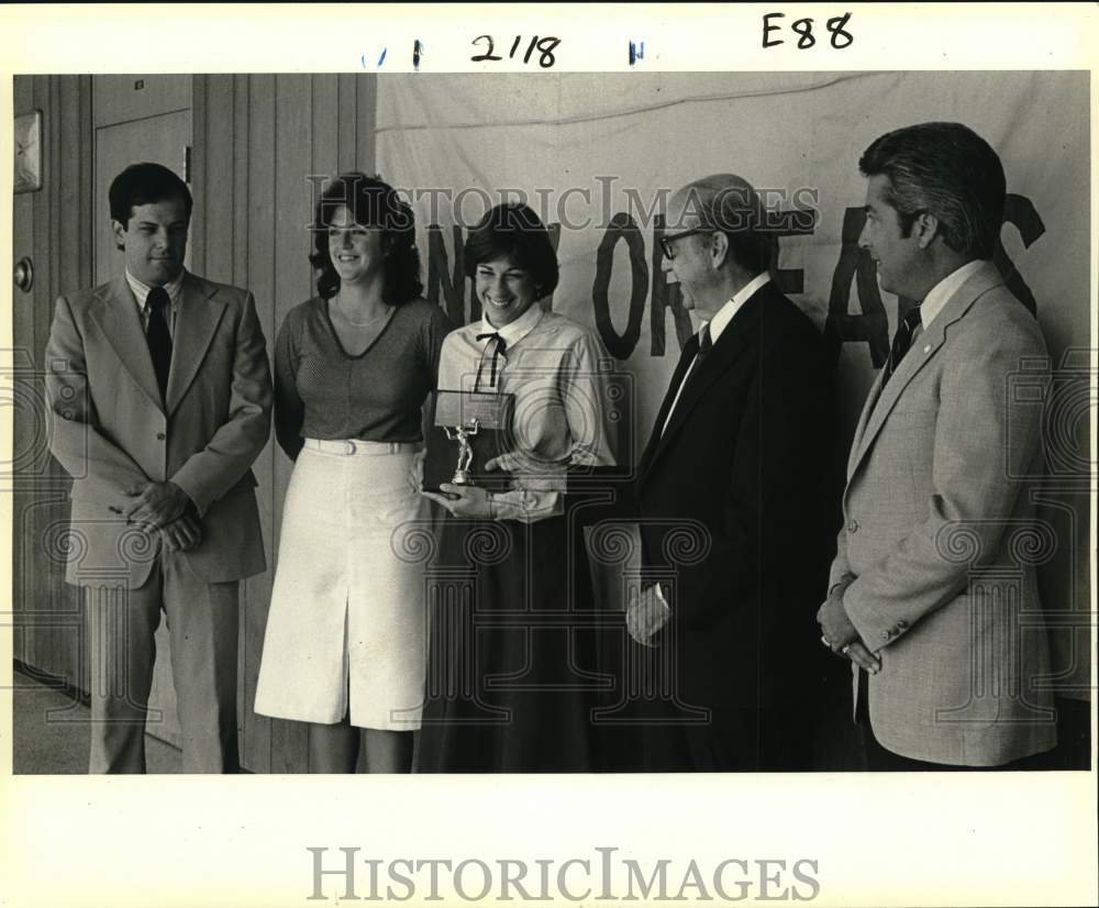 1981 Press Photo Debbie Srugi won Athlete of the Month by Sugar Bowl Committee- Historic Images