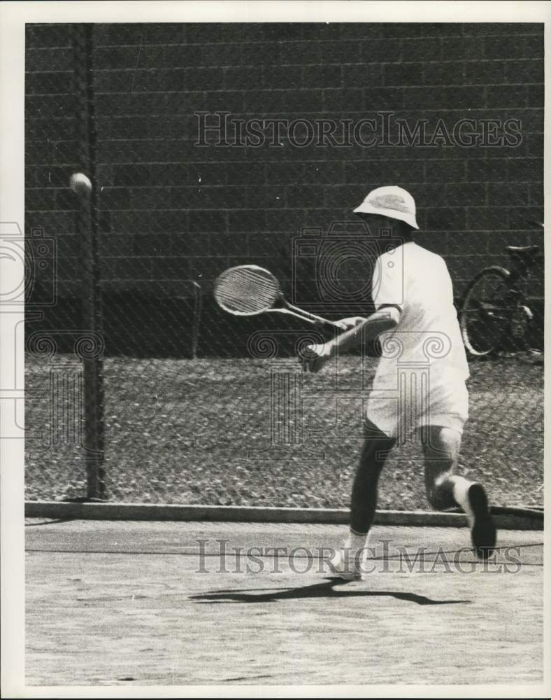 1969 Press Photo Gordon Traylor, Tulane University tennis player, in action - Historic Images