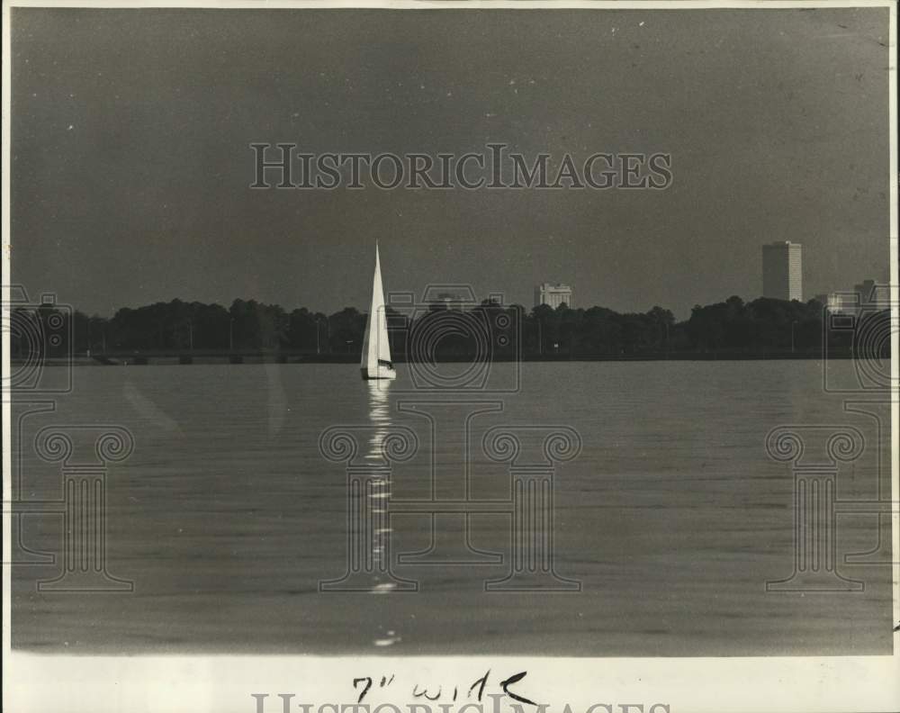 1975 Press Photo Gulf Ghost, a floating classroom of University of New Orleans - Historic Images