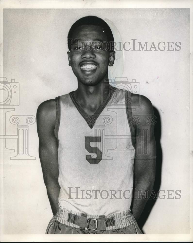 1969 Press Photo Basketball player Kenneth Thomas - noc89351 - Historic Images