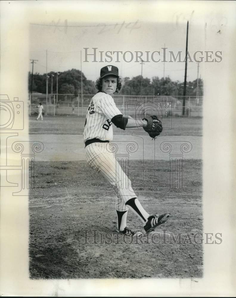 1978 Press Photo Kevin Thomas, baseball player, about to throw a pitch - Historic Images