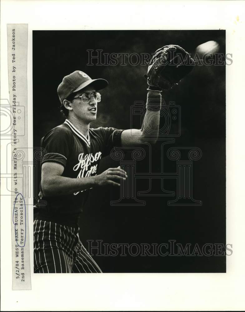 1984 Press Photo Baseball 2nd baseman Terry Trosclair during the game - Historic Images