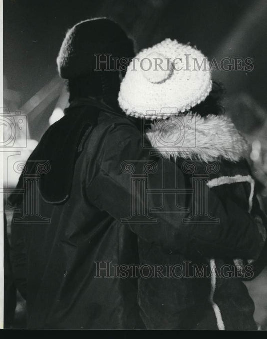 1977 Press Photo Employees of Continental Grain Company - Historic Images