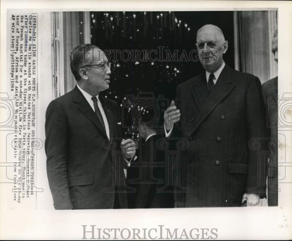 1964 Press Photo Charles de Gaulle chats with U Thant at Elysee Palace in Paris - Historic Images